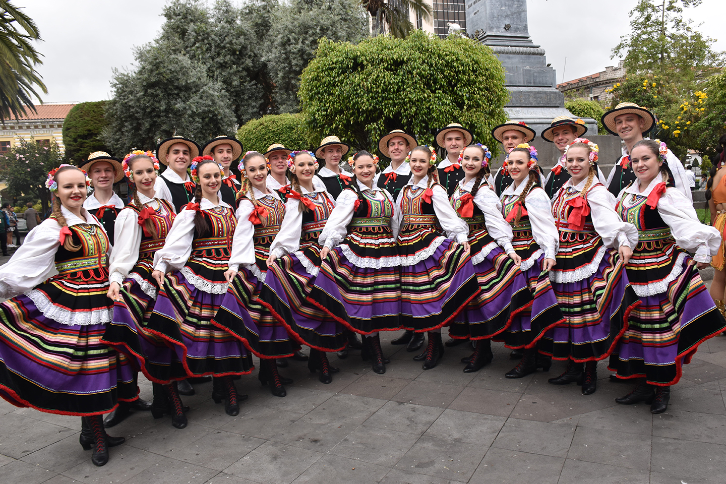 Folclore y danza se toman Ambato El Heraldo