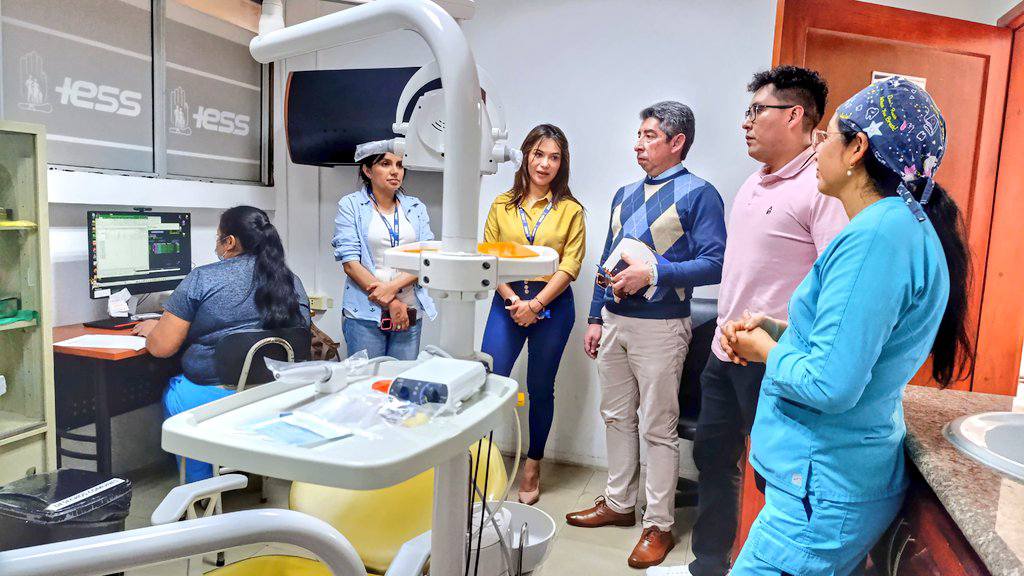 IESS inspecciona centro de salud Baños