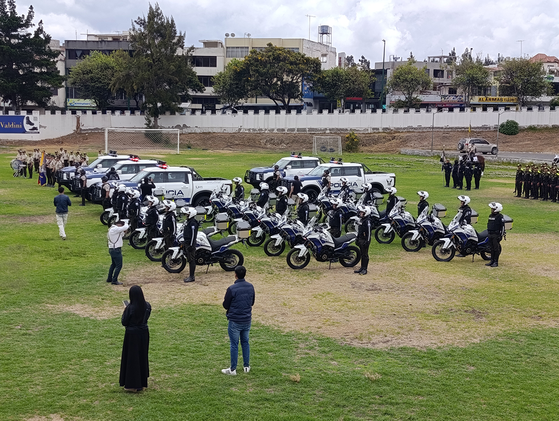 18 motos y cinco camionetas para Policía de Tungurahua